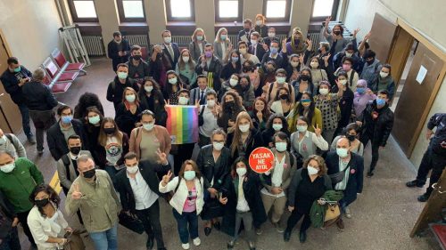 터키 프라이드 행진을 지키다 기소된 19명, 전원 무죄 선고