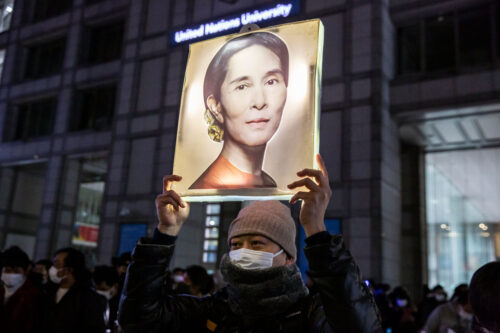 미얀마: 쿠데타 기념일을 앞두고 아웅산 수치 재판 터무니없이 종료